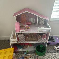 2 Doll Houses 