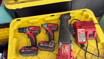MILWAUKEE TOOL SET – $135 FIRM JUEGO DE HERRAMIENTAS MILWAUKEE