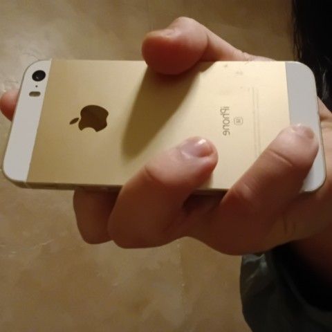 Unlocked iPhone SE with Case