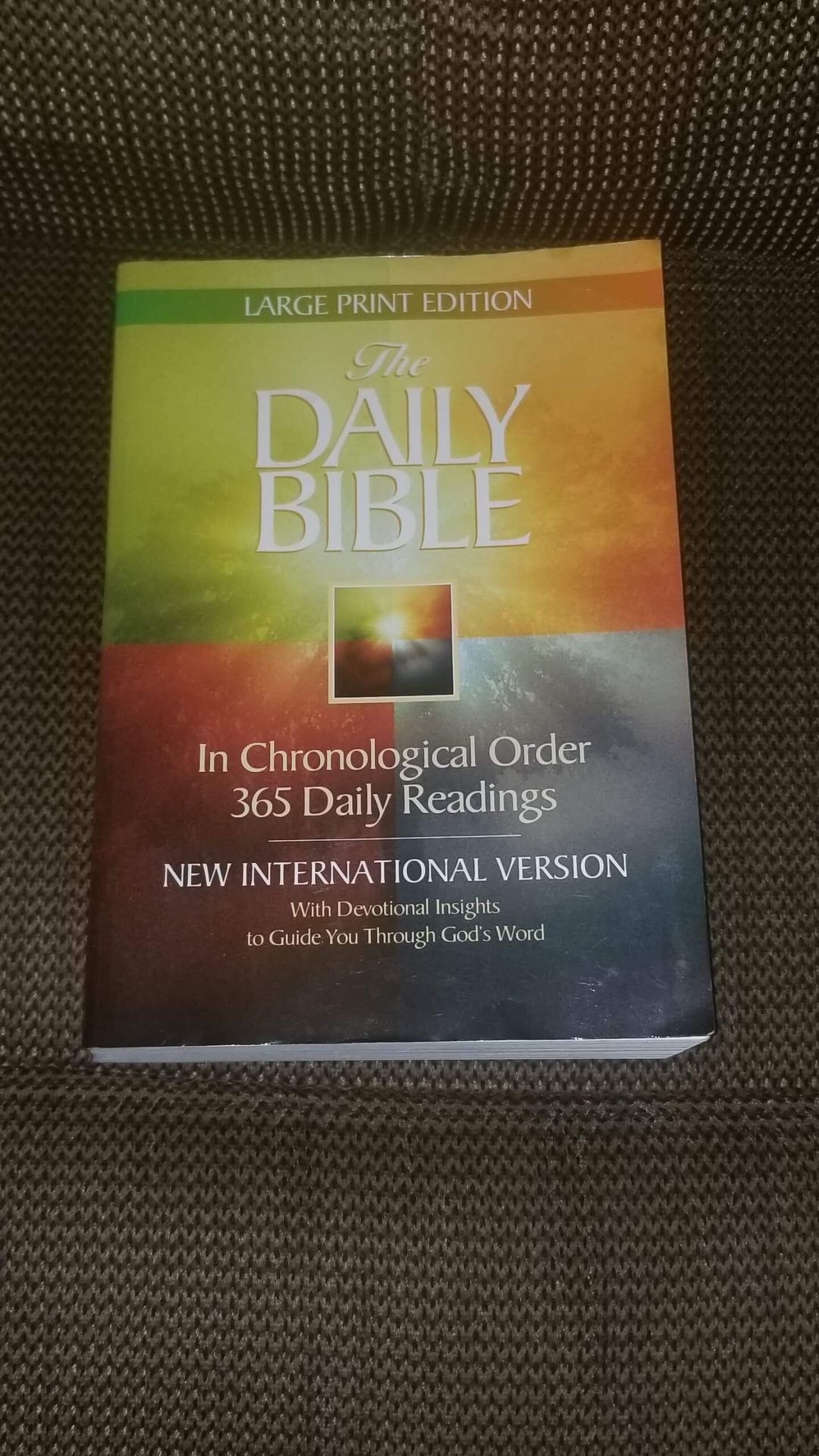 The Daily Bible Large Print Edition in chronological order 365 Daily Reading