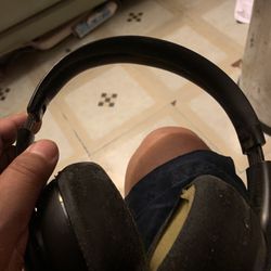 headphones 