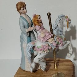 LEFTON COLLECTION - MUSICAL CAROUSEL/ SCULPTURE FIGURINE 8"×7"  