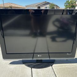 ***LG 32” 1080p TV***