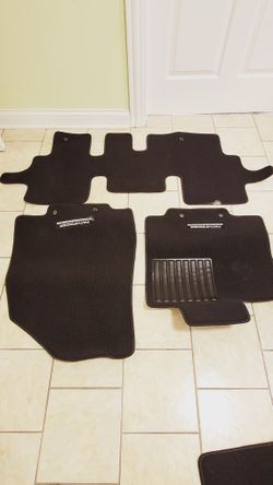 Floor mats for a Nissan Pathfinder 2017