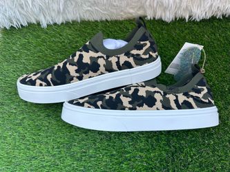 Reebok Women's Camo Slip-On Platform Sneakers size 7