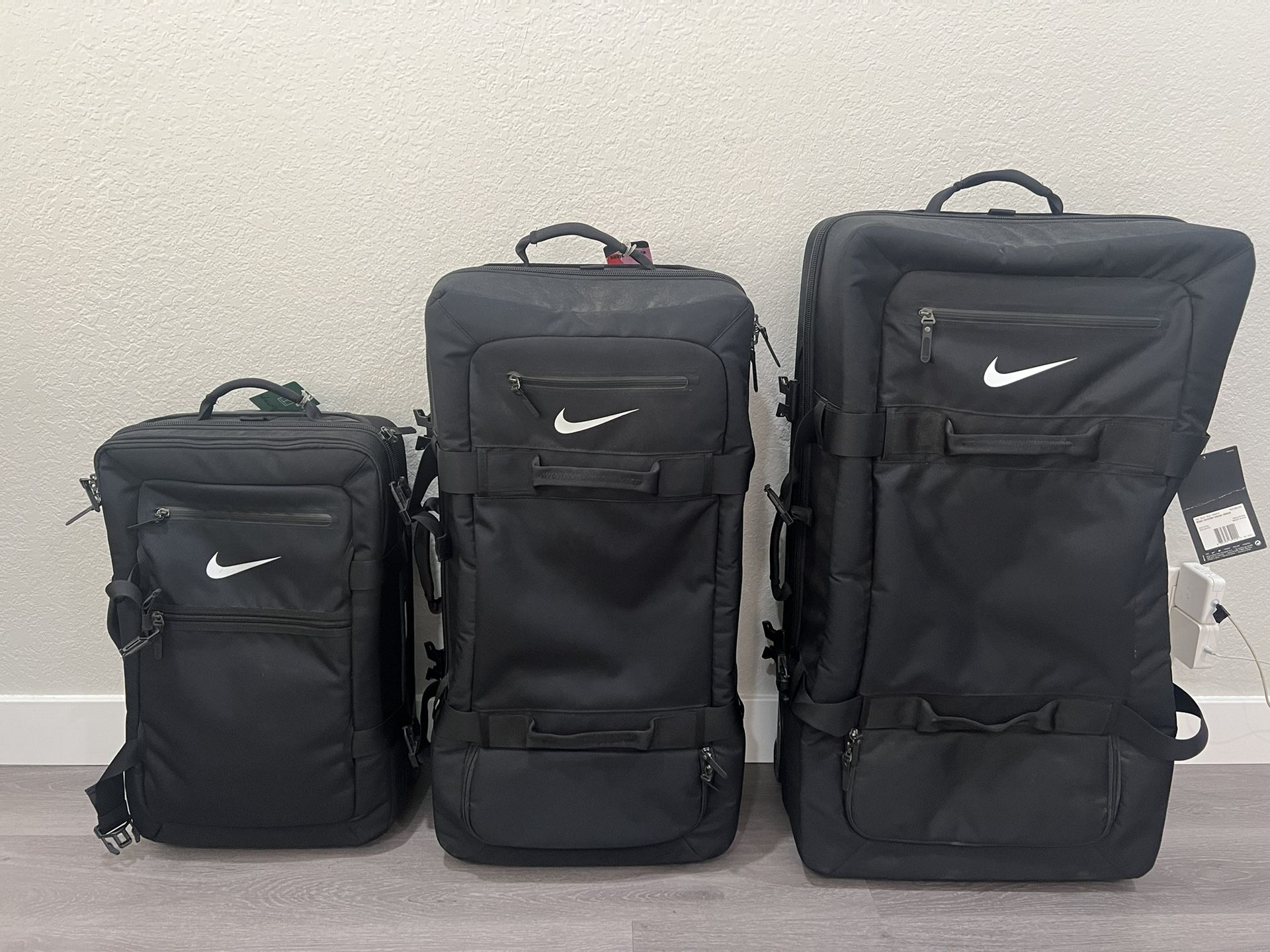 Nike FiftyOne49 Roller Bags (set Of 3) for Sale in San Diego, CA OfferUp