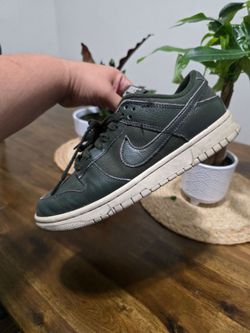 Nike dunk low retro size 6.5y