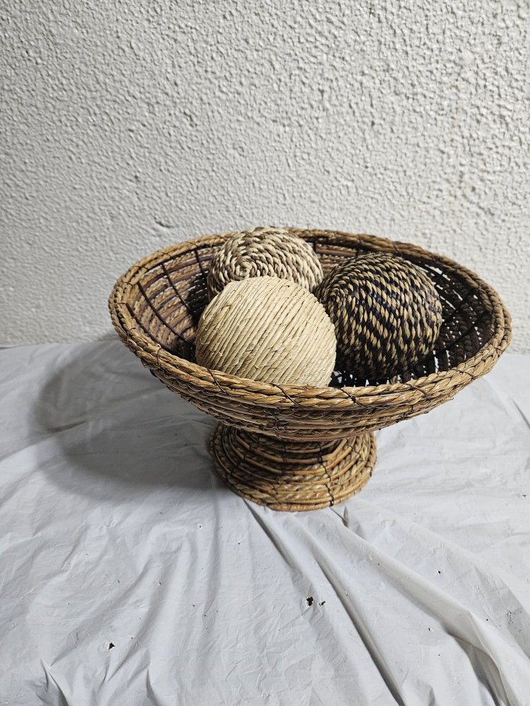 🧺 Rattan Pedestal Bowl 🧺