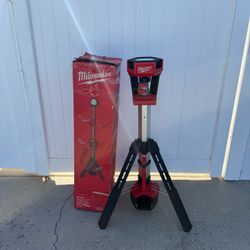 Milwaukee M18 18-Volt Lithium-Ion Cordless Rocket Dual Power Tower Light (Tool-Only)
