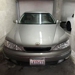 1998 Lexus ES300 Well Maintained Weekend Family Car