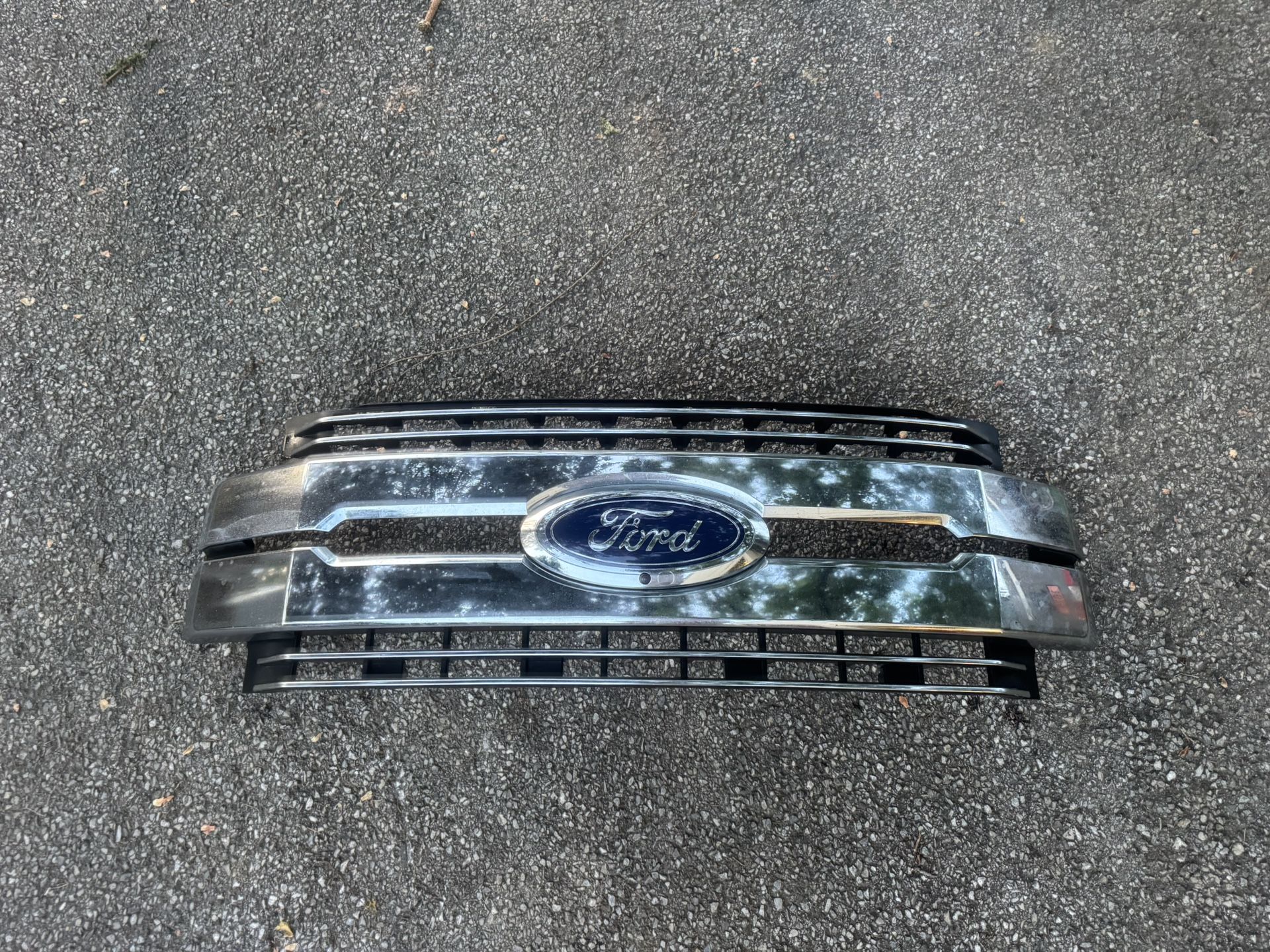‘17-‘19 Ford Superduty Lariat Front Grill