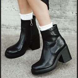 DIRTY LAUNDRY Black Faux Leather Edgy Grunge Groovy Chunky Platform Ankle Boots