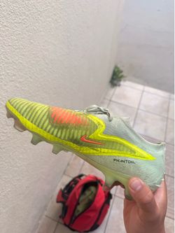 Soccer cleats