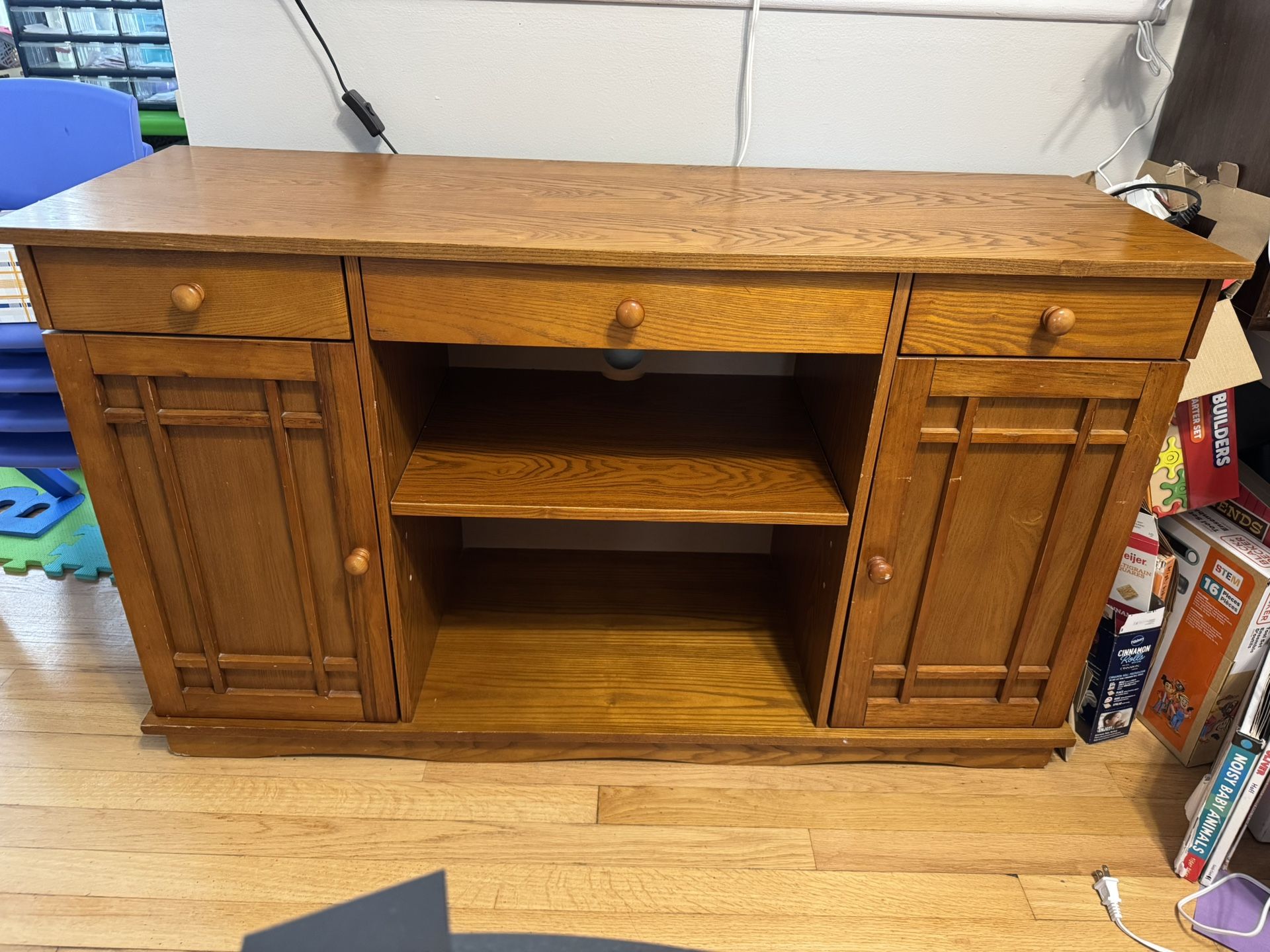 TV Stand/entertainment Stand