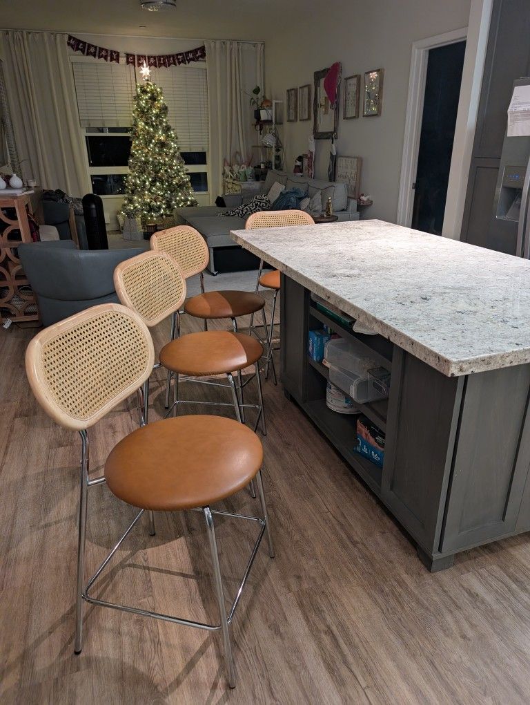 Counter Height Bar Stools Set of 4, Whiskey Brown color faux leather. Rattan and Wood Backrest with Metal Leg