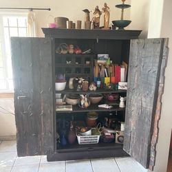 ANTIQUE VINTAGE ARMOIRE FOR SALE!!