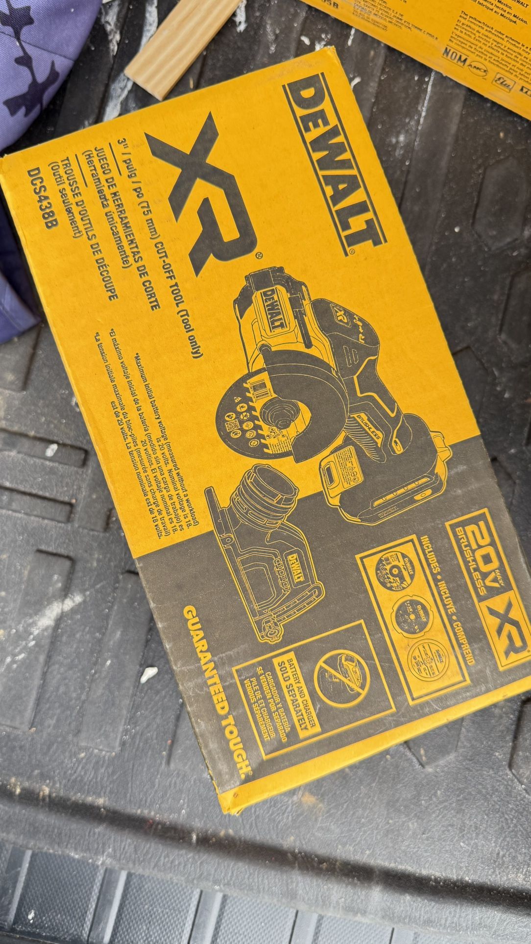 Dewalt 20V Max XR cutting Tool