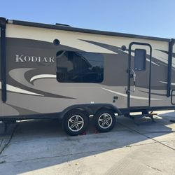 2015 Dutchmen Kodiak 200QB – Upgraded, Super Clean, Lightweight – Riverside CA