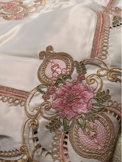 Mantel/ Embroidered Table Cloth