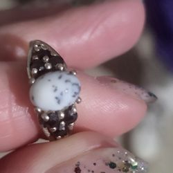 Howlite And Obsidian Size 7 Ring