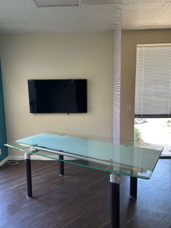 Miniforms Glass Extendable Conference Table – Telescopic Design