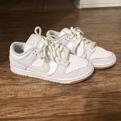 Nike Dunk low size 7 women