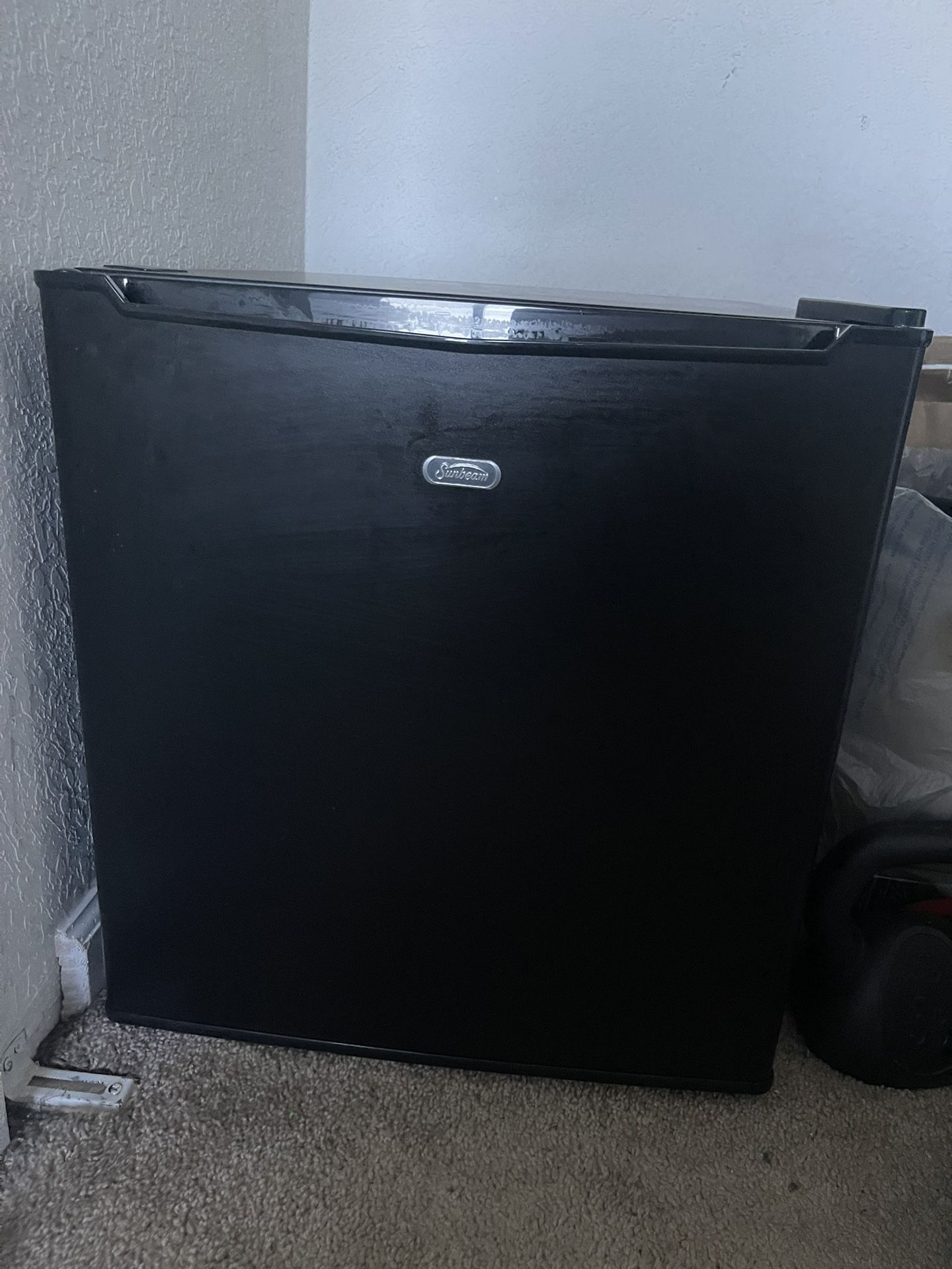 Sunbeam 1.6 Cu Ft Mini Fridge