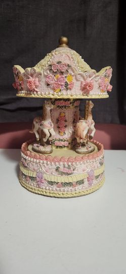 Victorian Carousel Music Box [Pick Up]