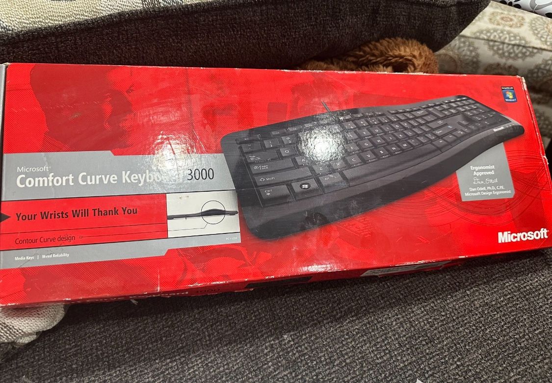 Microsoft Comfort curve keyboard 3000 RARE !!! New