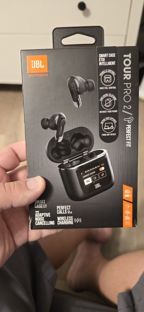 JBL Tour Pro 2 