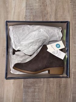 Women's Brown Perforated Ankle Bootie Size 6