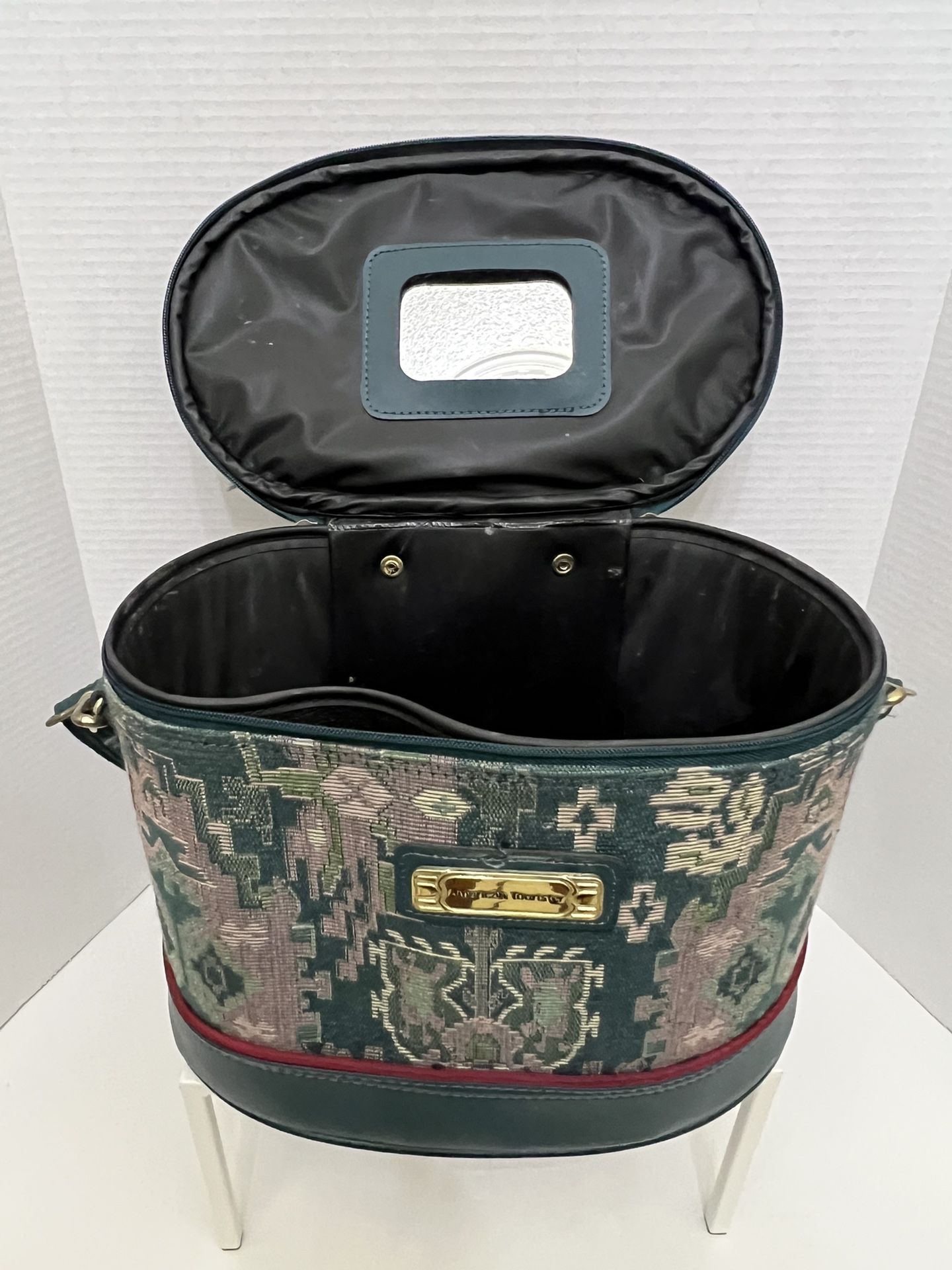 Vintage Gucci GG train case handbag for Sale in Arlington, TX - OfferUp
