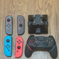 Nintendo Switch 3 set of controllers and charger stand