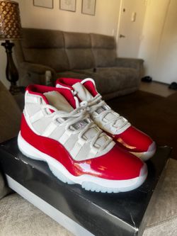 Jordan 11’s cherry red, size 9 men