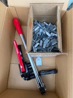 Pallet packaging strapping tool