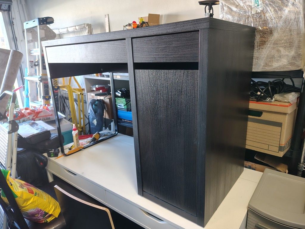 IKEA Micke Desk