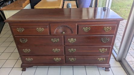Dresser
