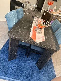 Dinning Room Table And Chairs!