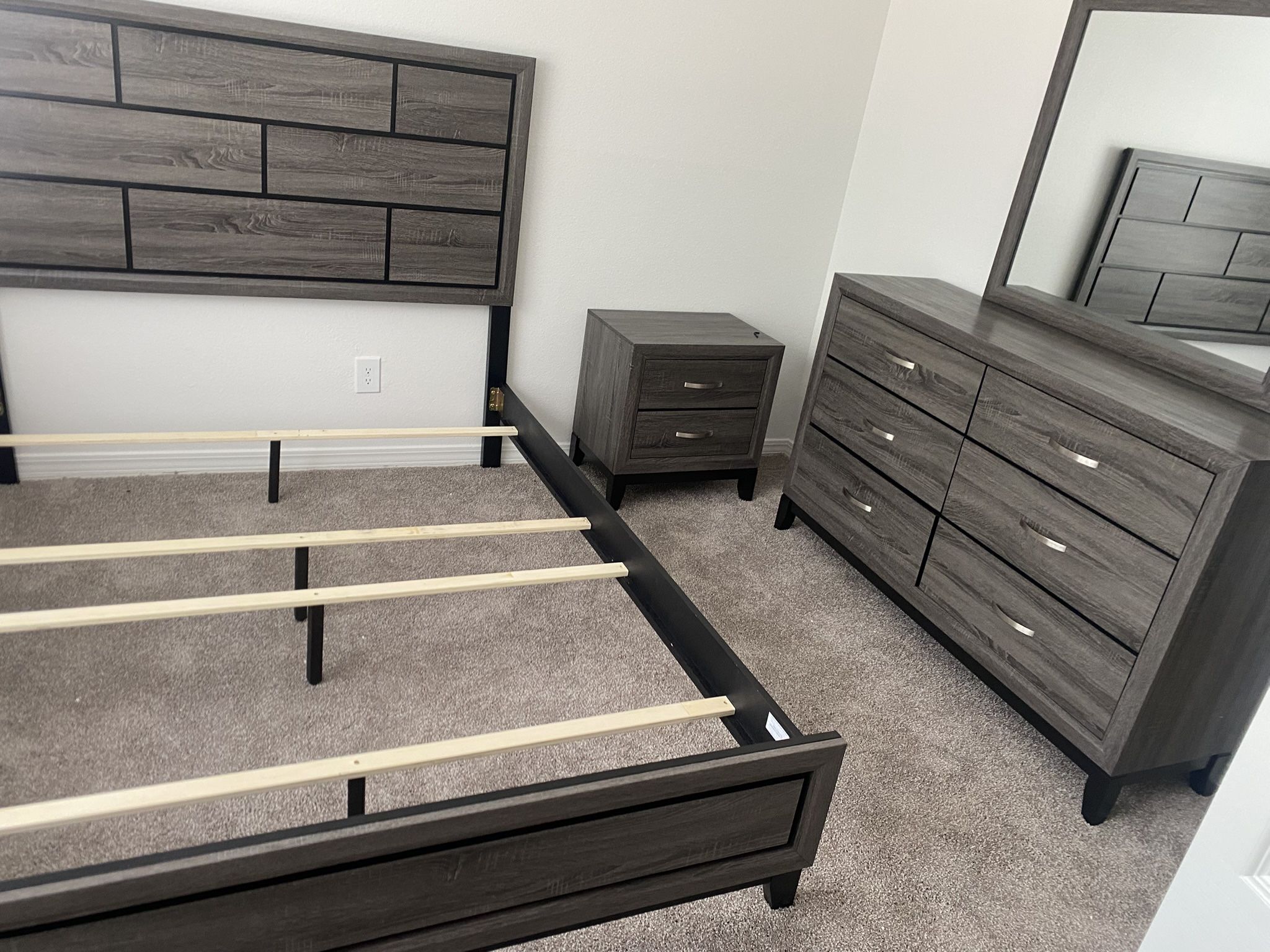 New 4 piece Bedroom Collection *Hablo Espanol