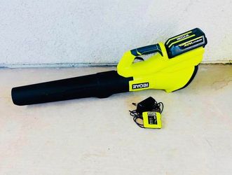 RYOBI 40V 140 MPH 550 CFM Cordless Battery Leaf Blower With 4.0 Ah Battery and Charger