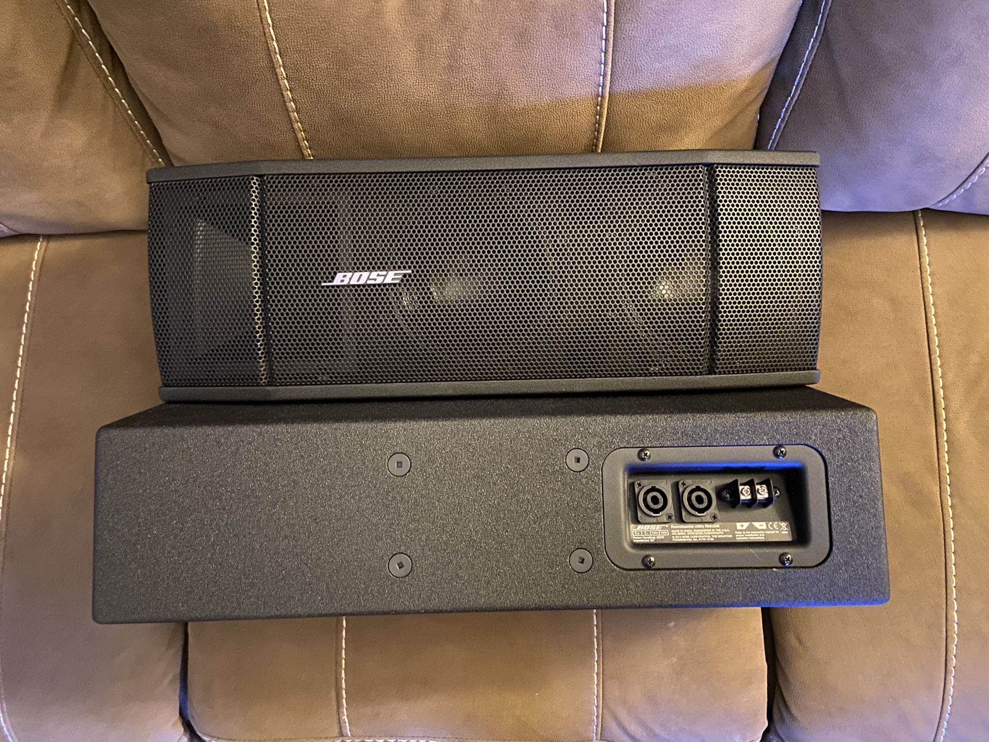 2x) BOSE ROOM-MATCH UTILITY RMU 206 PROFESSIONAL SPEAKERS (50lbs