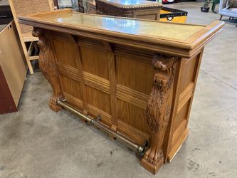 PULASKI KEEPSAKE COLLECTION Vintage Oak Wood Home Bar Featuring Carved Griffin Column Supoorts and Brass Footrest Rail