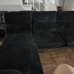 Black Sectional Couch with Chaise – Good Condition