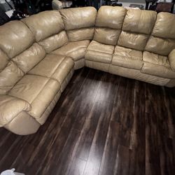 Sectional Leather couch with pull Out