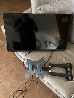 32in Philips Smart Tv and wall mount.