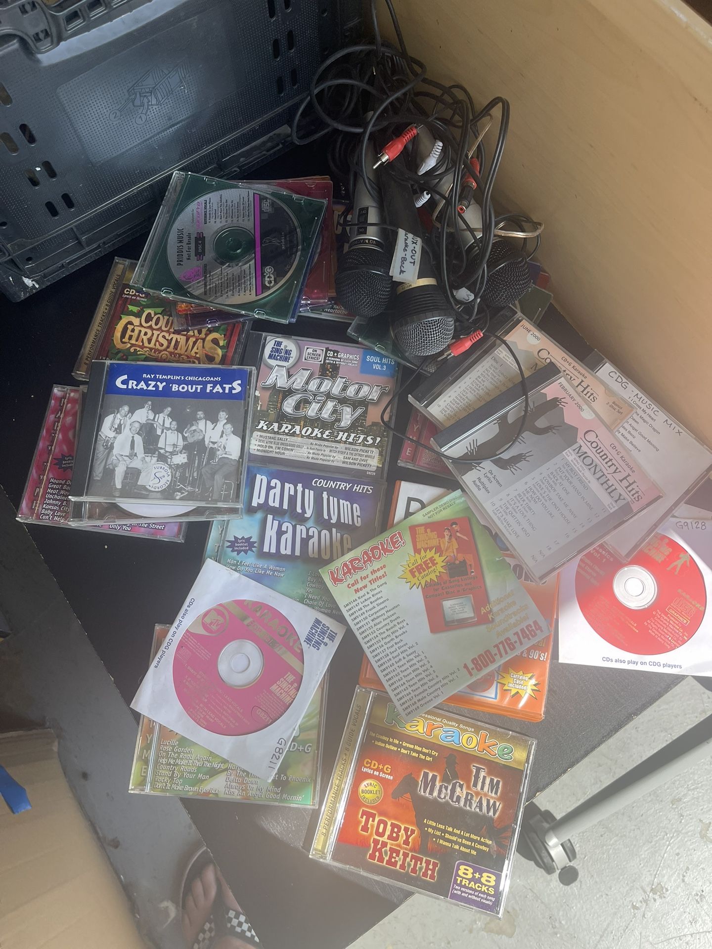 Over 20 Karaoke CDs And Some Mics