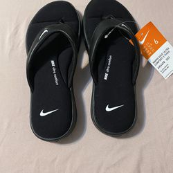 Women’s Nike Sandals Size 6