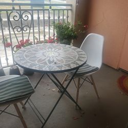 patio set x 2 chairs