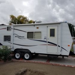 2007 Pioneer Camping Trailer