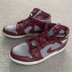 Jordan 1 Mid “Cherrywood Red”